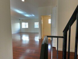 8735 Cedros Ave, Unit 12 in Panorama City, CA - Building Photo