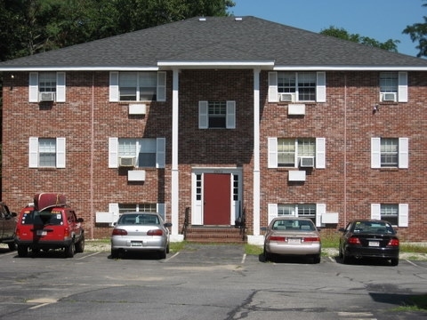 100 Washington St in Ayer, MA - Foto de edificio