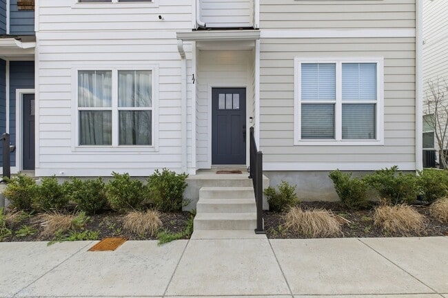 1170 Dickerson Rd, Unit 17 in Goodlettsville, TN - Building Photo - Building Photo