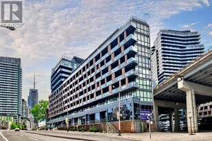 169 Fort York Blvd in Toronto, ON - Building Photo