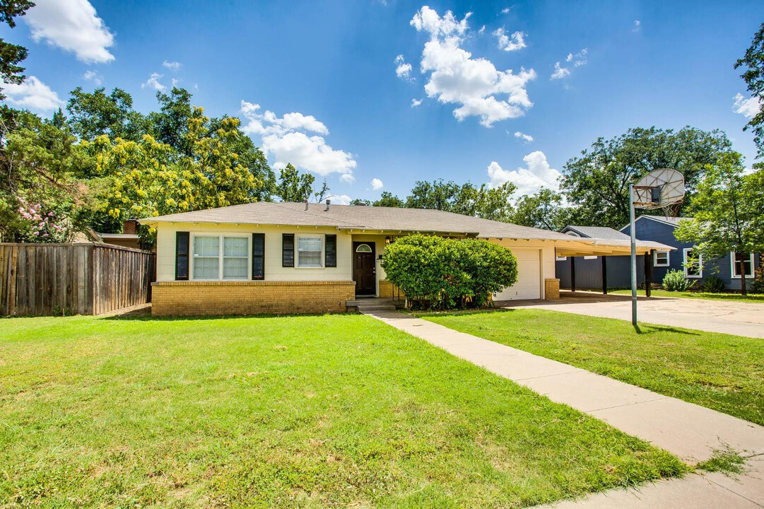 3209 31st St in Lubbock, TX - Building Photo