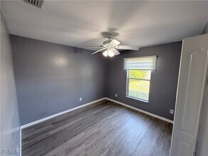 3030 33rd St SW in Lehigh Acres, FL - Foto de edificio - Building Photo