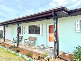 225 Magnolia St in Satellite Beach, FL - Building Photo
