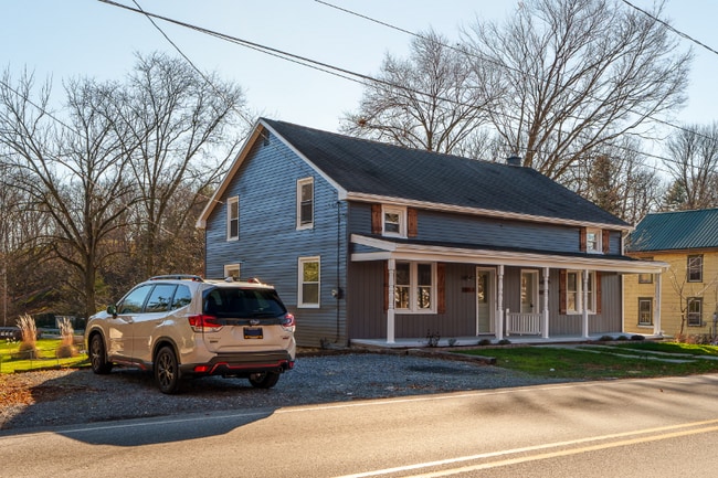 1096 W Penn Grant Rd in Lancaster, PA - Building Photo - Building Photo