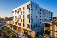 MAZ Building in Emeryville, CA - Foto de edificio - Building Photo