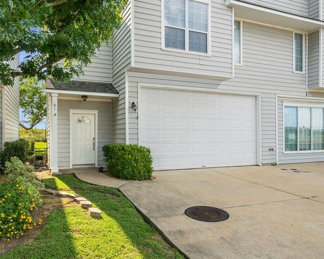 195 Binnacle Ct in Willis, TX - Building Photo - Building Photo