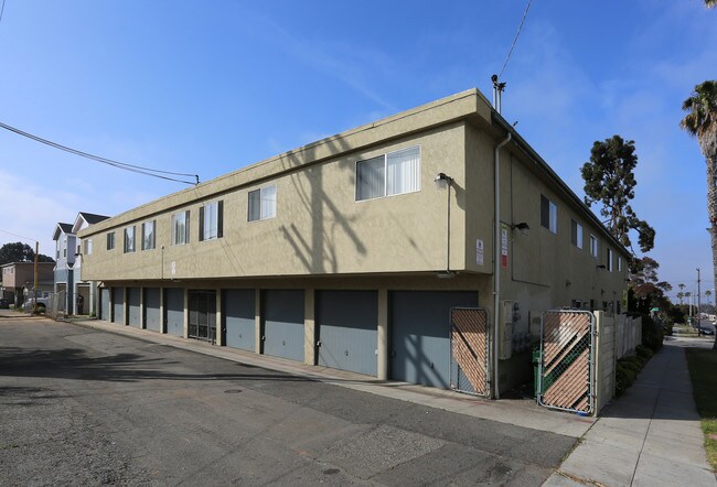 Nevada Street Apartments in Oceanside, CA - Foto de edificio - Building Photo