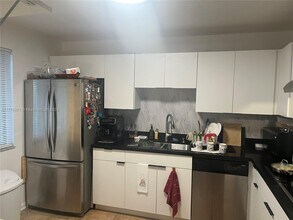 16421 Blatt Blvd in Weston, FL - Building Photo - Building Photo