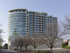 Evanston One in Evanston, IL - Foto de edificio - Building Photo