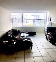 1300 NE Miami Gardens Dr-Unit -719E in North Miami Beach, FL - Building Photo - Building Photo