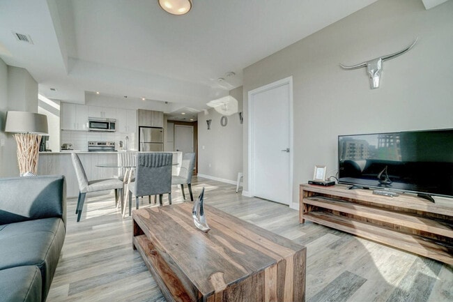 1140 Wellington St. W in Ottawa, ON - Building Photo - Building Photo