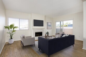 Vinton Court - H63 in Los Angeles, CA - Building Photo - Building Photo