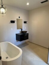 2423 Palomas Dr NE in Albuquerque, NM - Foto de edificio - Building Photo
