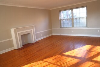 7545 Wellington Way in Clayton, MO - Foto de edificio - Building Photo