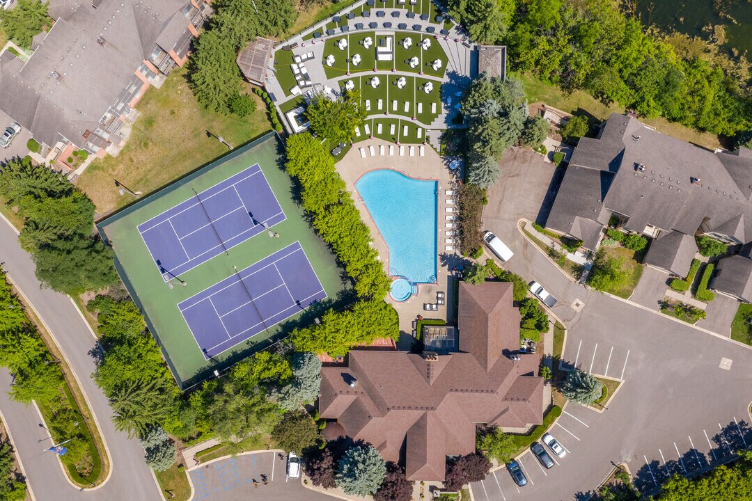 River Oaks West in Novi, MI - Foto de edificio