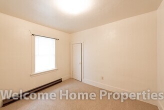 128 SE 2nd St in College Place, WA - Building Photo - Building Photo