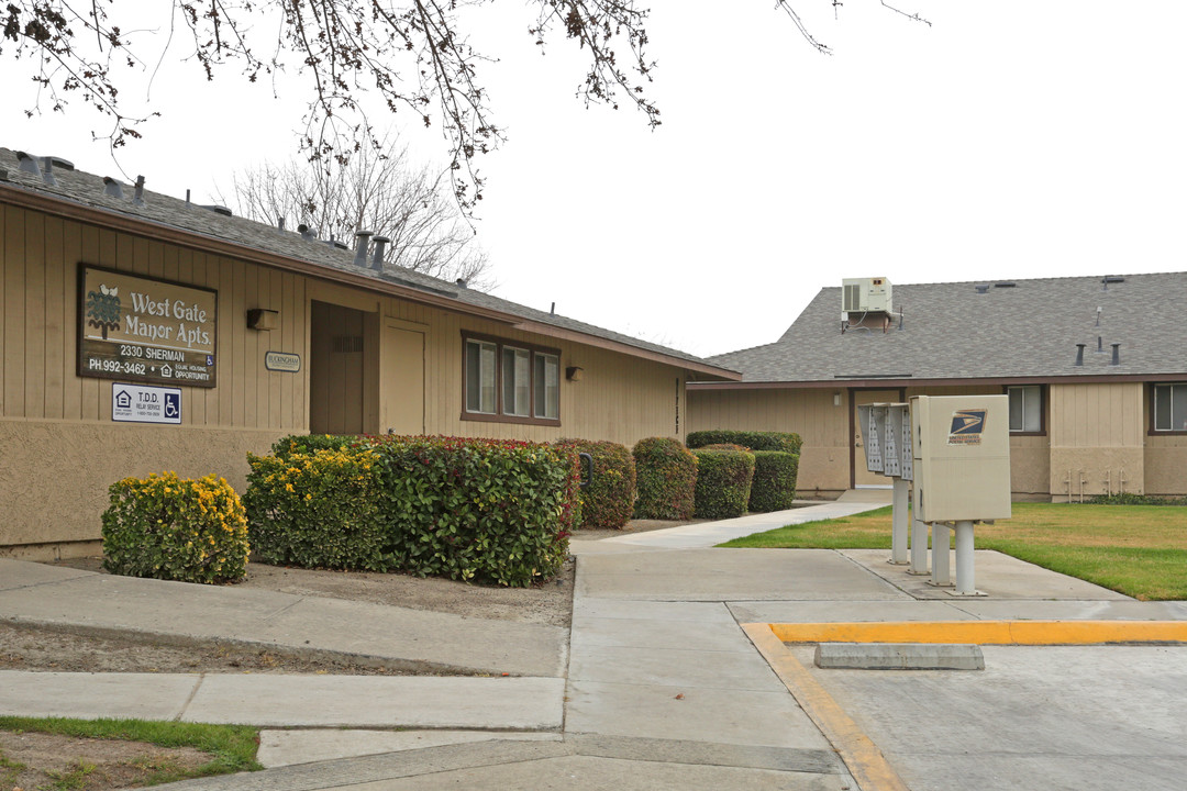 Westgate Manor in Corcoran, CA - Foto de edificio