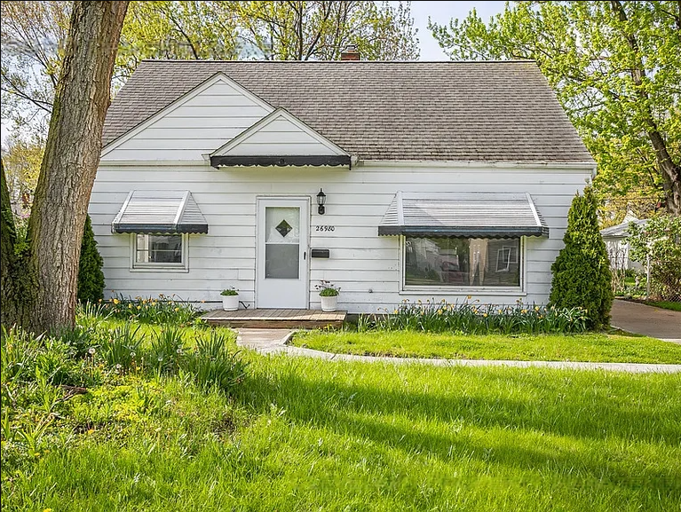 26980 Drakefield Ave in Euclid, OH - Foto de edificio