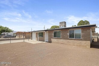 6039 Pompeii St in El Paso, TX - Building Photo - Building Photo