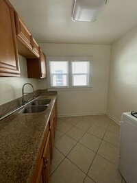 1059 in Long Beach, CA - Building Photo - Interior Photo