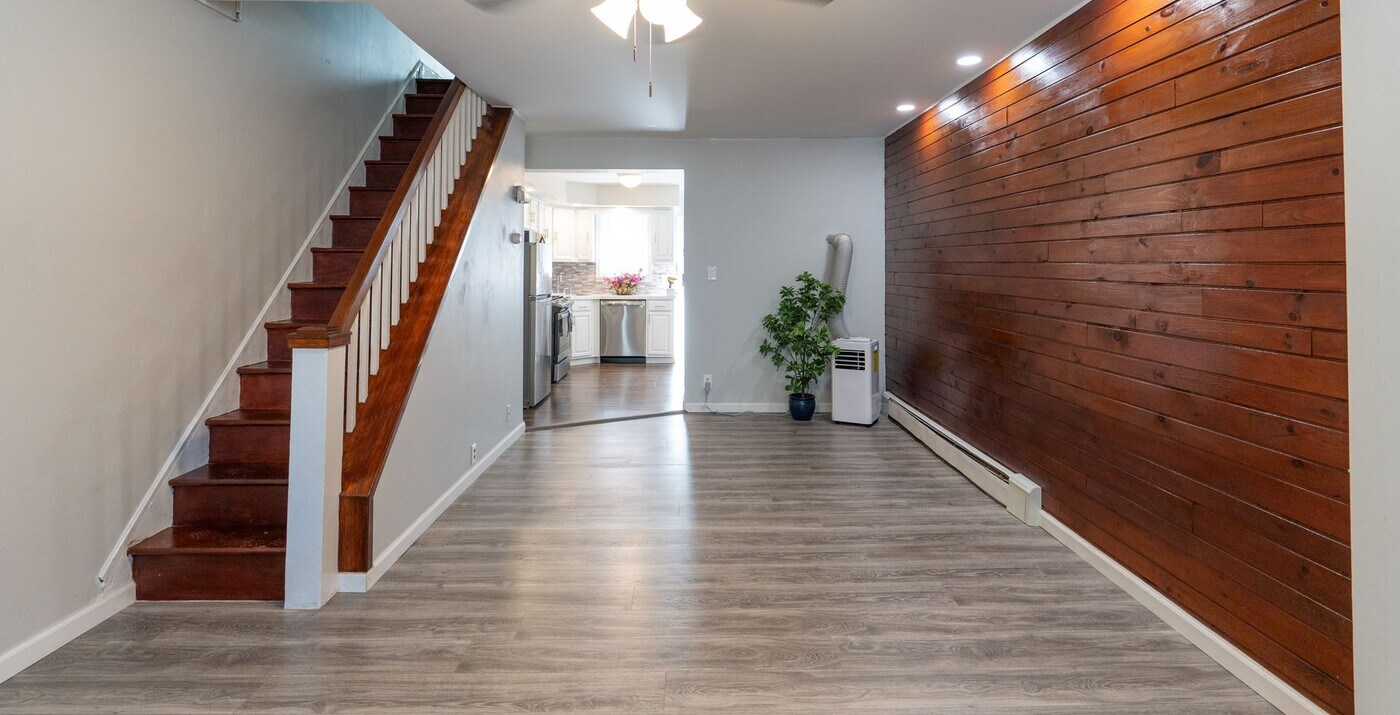 1515 S Bailey St in Philadelphia, PA - Building Photo