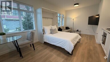 2825 St George St in Port Moody, BC - Building Photo - Building Photo