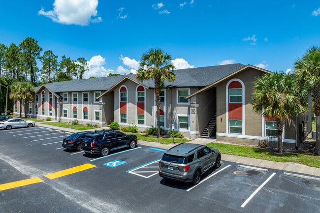 Pasco Woods Apartments in Wesley Chapel, FL - Foto de edificio - Building Photo