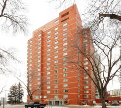 10010 119th St NW in Edmonton, AB - Building Photo - Building Photo