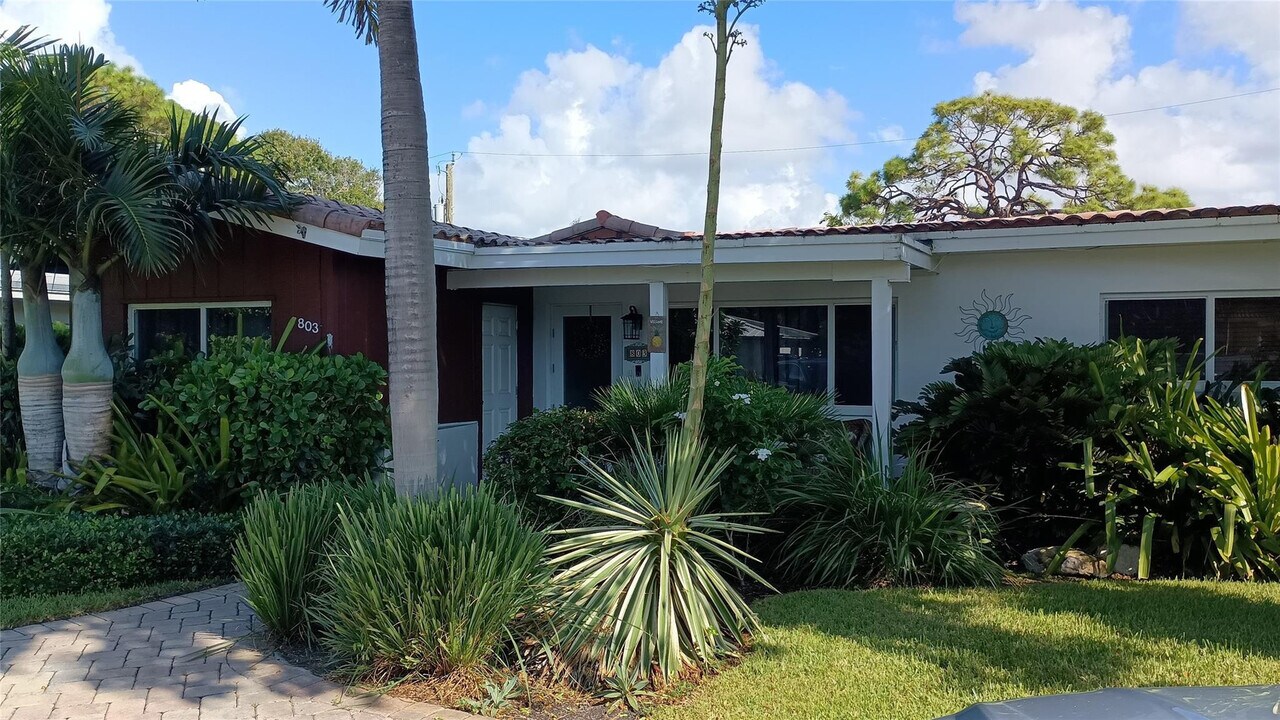 803 NE 21st Dr in Wilton Manors, FL - Building Photo