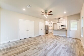 310 Ditto Ave in Arlington, TX - Building Photo - Building Photo