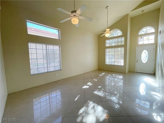 2104 Mountain Echo Ave in Henderson, NV - Building Photo - Building Photo