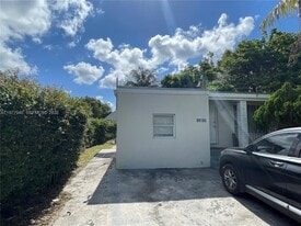 14735 NW 9th Ave in Miami, FL - Building Photo