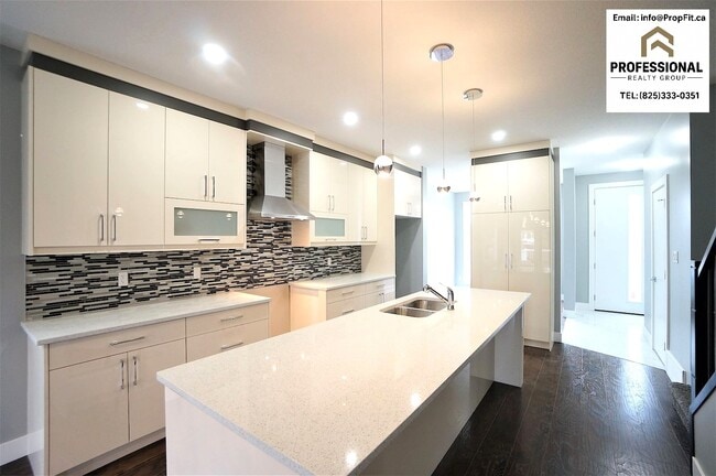 9812 159 St NW in Edmonton, AB - Building Photo - Building Photo