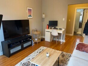 1150 W Barry Ave in Chicago, IL - Building Photo - Building Photo