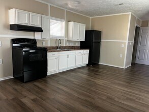 709 N Collins Fwy in Howe, TX - Building Photo - Building Photo