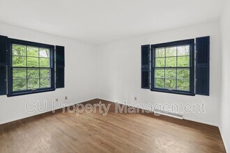 2204 Broadmoor Dr in Champaign, IL - Building Photo - Building Photo