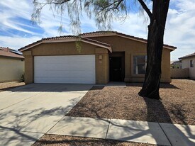 7980 N Siskiyou Dr in Tucson, AZ - Building Photo