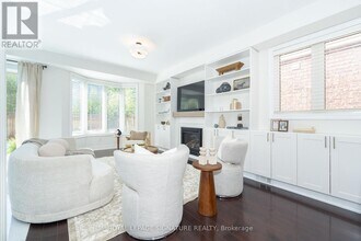 2355 Pilgrim Square in Oshawa, ON - Building Photo - Building Photo