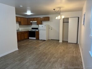 14 Cherry St in Milford, CT - Building Photo - Building Photo
