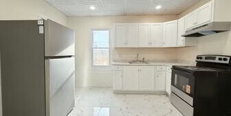 210 Center Ave in Plymouth, PA - Building Photo