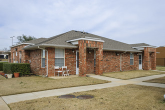 Garland Estates in Garland, TX - Building Photo - Building Photo