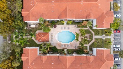 6821 SW 44th St in Miami, FL - Building Photo - Building Photo