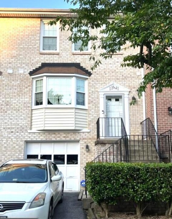 11641 Cosca Park Dr in Clinton, MD - Building Photo