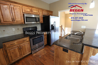 1202 Stonecrest Ct in Kearney, MO - Foto de edificio - Building Photo