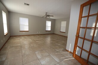 1815 Nightingale Cir in Mcalester, OK - Foto de edificio - Building Photo