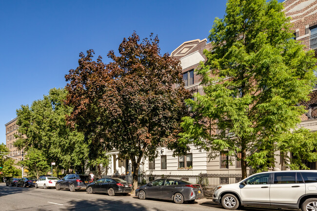 305 8th Ave in Brooklyn, NY - Foto de edificio - Building Photo