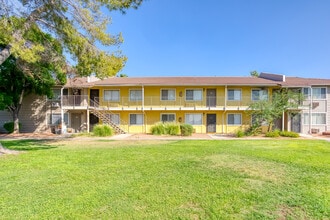 Harmon Hills in Las Vegas, NV - Building Photo - Building Photo