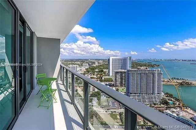 501 NE 31st St in Miami, FL - Foto de edificio - Building Photo