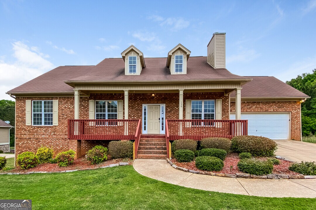 136 Lawrence Dr in Villa Rica, GA - Building Photo