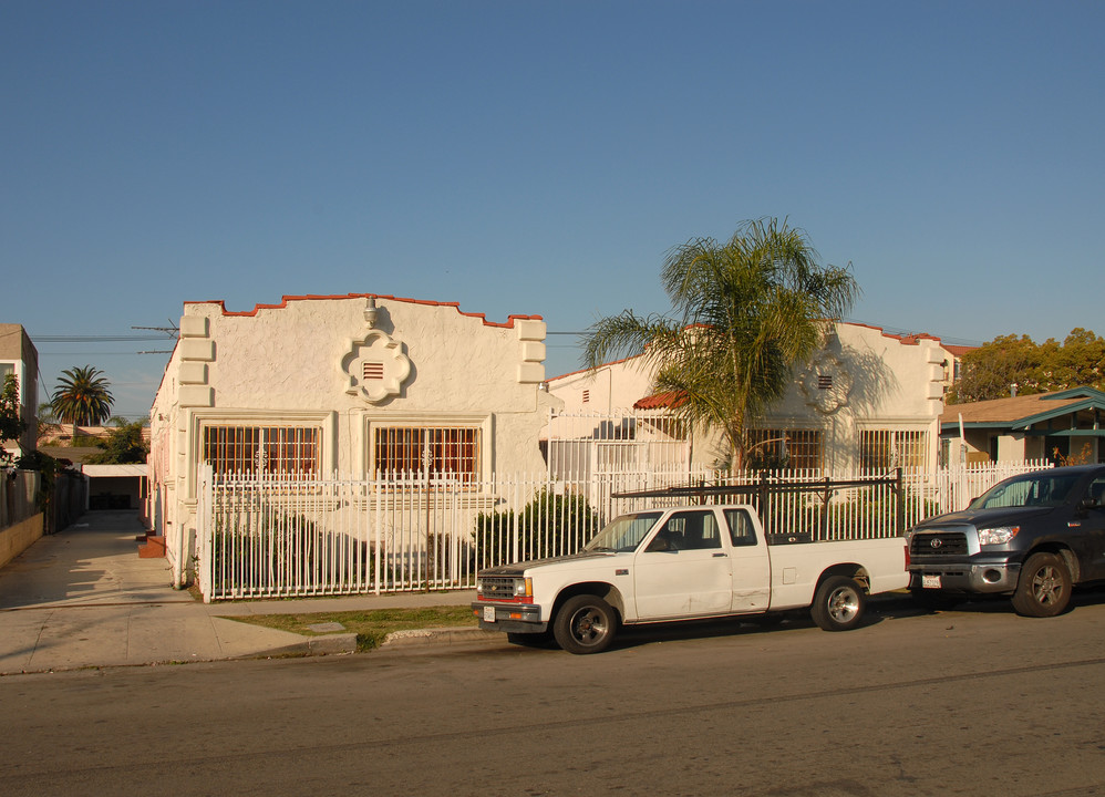 6215 11th Ave in Los Angeles, CA - Building Photo